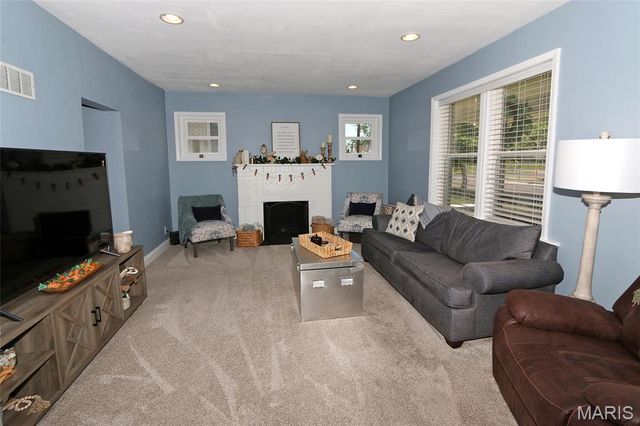 6772 Bartmer Avenue, University City, MO 63130
