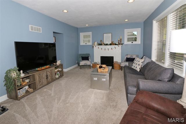 6772 Bartmer Avenue, University City, MO 63130