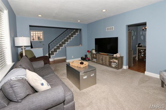 6772 Bartmer Avenue, University City, MO 63130