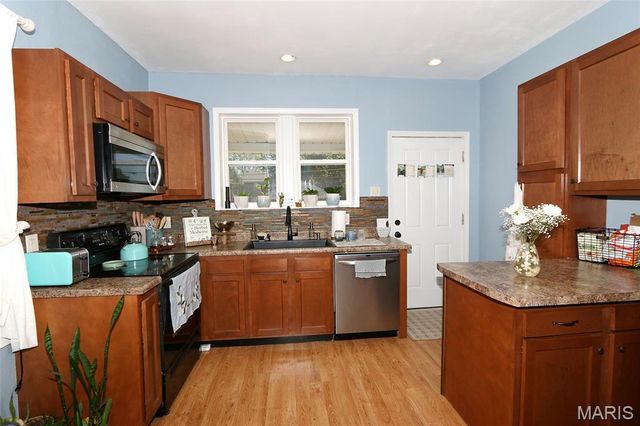 6772 Bartmer Avenue, University City, MO 63130