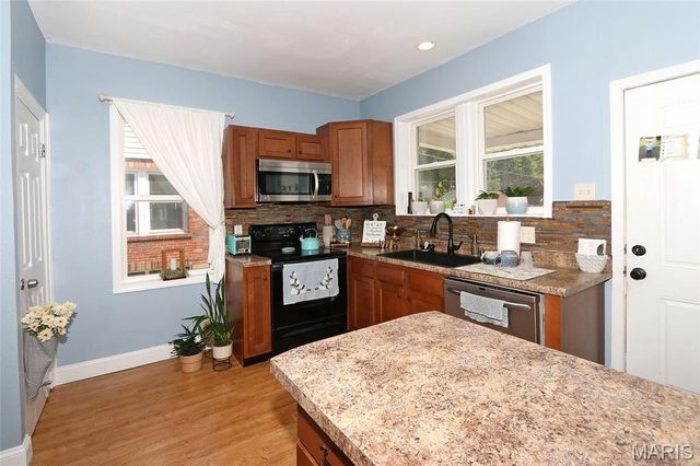 6772 Bartmer Avenue, University City, MO 63130