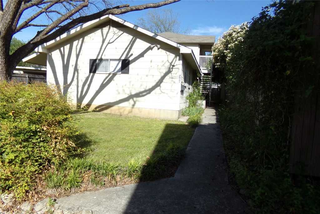 2007 Tremont Avenue C, Fort Worth, TX 76107