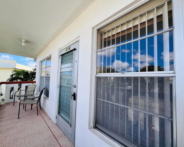 314 Wellington D, West Palm Beach, FL 33417