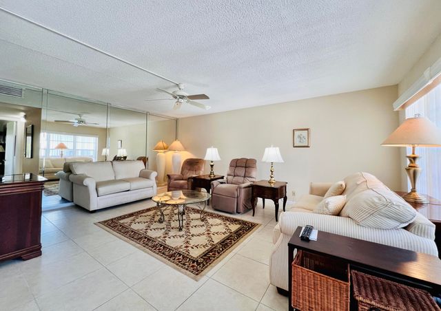 314 Wellington D, West Palm Beach, FL 33417