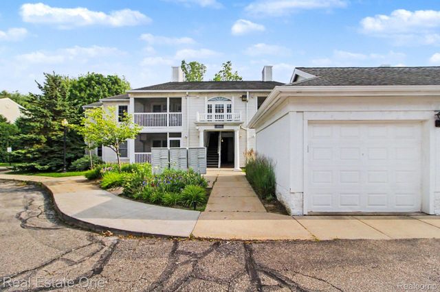 2271 S Main Street, Ann Arbor, MI 48103