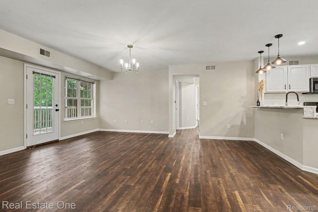2271 S Main Street, Ann Arbor, MI 48103