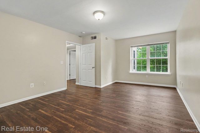 2271 S Main Street, Ann Arbor, MI 48103