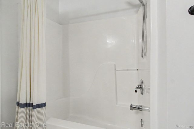 2271 S Main Street, Ann Arbor, MI 48103