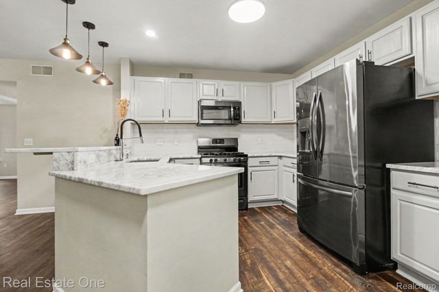 2271 S Main Street, Ann Arbor, MI 48103