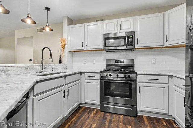 2271 S Main Street, Ann Arbor, MI 48103