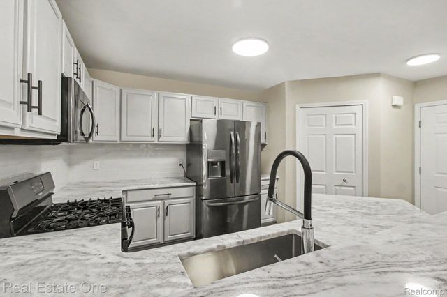 2271 S Main Street, Ann Arbor, MI 48103