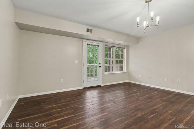 2271 S Main Street, Ann Arbor, MI 48103