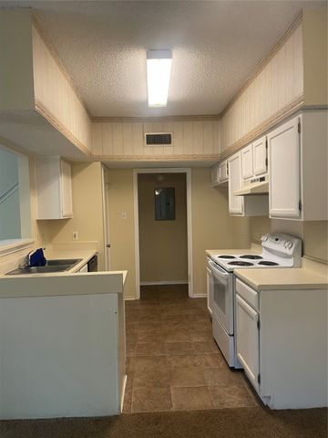 2700 Stratford Court, Euless, TX 76039