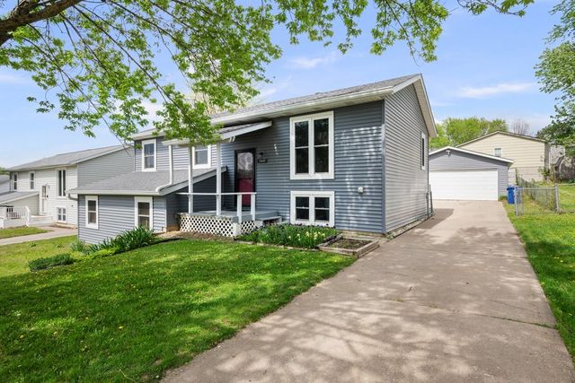 2616 Sheffield Drive, Davenport, IA 52806