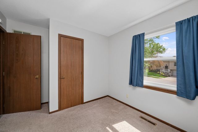 2616 Sheffield Drive, Davenport, IA 52806
