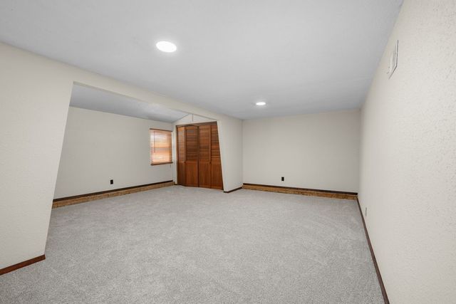2616 Sheffield Drive, Davenport, IA 52806