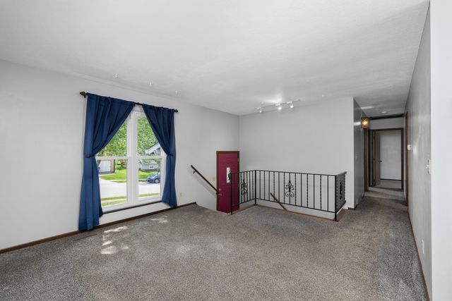 2616 Sheffield Drive, Davenport, IA 52806