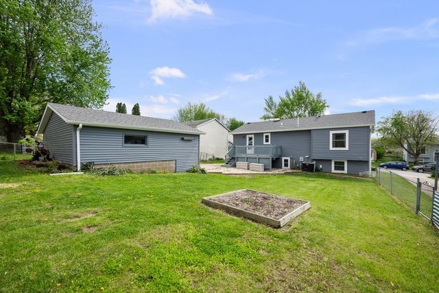 2616 Sheffield Drive, Davenport, IA 52806