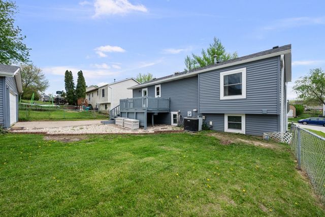 2616 Sheffield Drive, Davenport, IA 52806