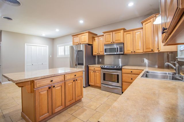 4831 10th Street, Lubbock, TX 79416