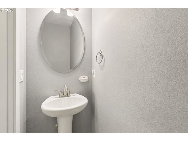 3569 Ne JOEL St, Mc Minnville, OR 97128