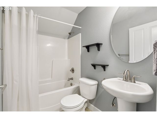 3569 Ne JOEL St, Mc Minnville, OR 97128