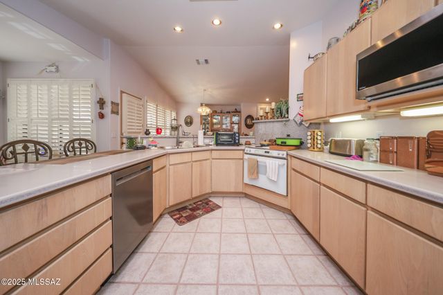 1964 S Abrego Drive, Green Valley, AZ 85614