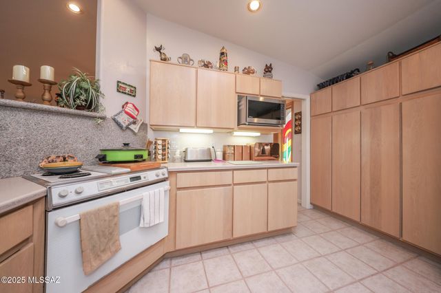 1964 S Abrego Drive, Green Valley, AZ 85614