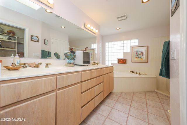 1964 S Abrego Drive, Green Valley, AZ 85614