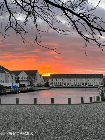 33 Blue Heron Lane, Bayville, NJ 08721