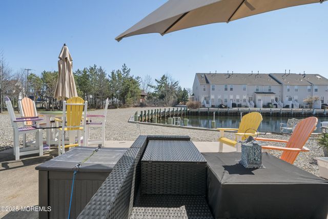 33 Blue Heron Lane, Bayville, NJ 08721