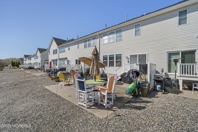 33 Blue Heron Lane, Bayville, NJ 08721