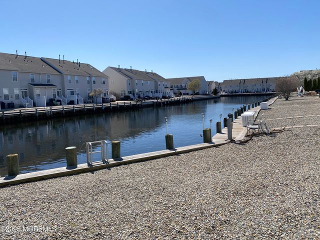 33 Blue Heron Lane, Bayville, NJ 08721