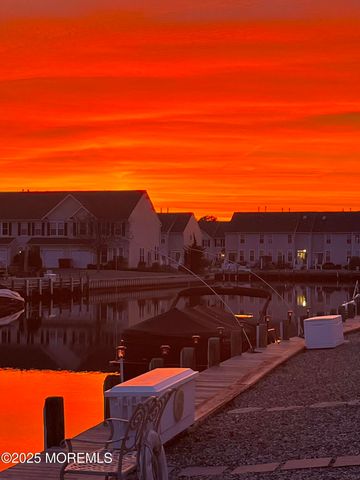 33 Blue Heron Lane, Bayville, NJ 08721