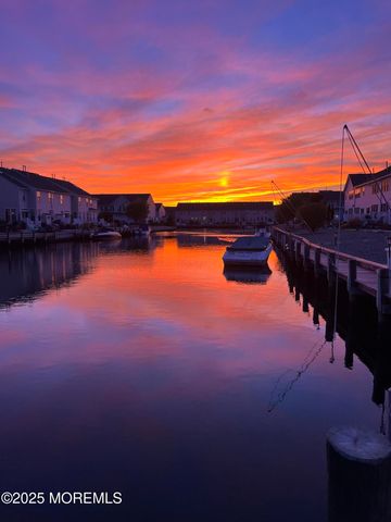 33 Blue Heron Lane, Bayville, NJ 08721