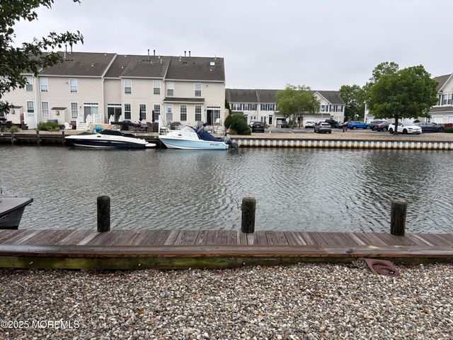 33 Blue Heron Lane, Bayville, NJ 08721