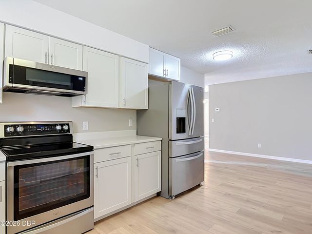 651 W Blue Lake Terrace, Deland, FL 32724