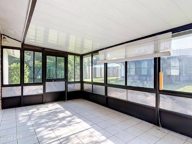 651 W Blue Lake Terrace, Deland, FL 32724