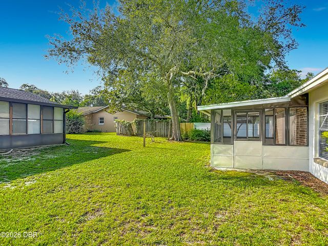 651 W Blue Lake Terrace, Deland, FL 32724