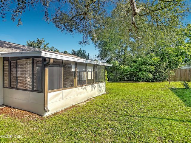 651 W Blue Lake Terrace, Deland, FL 32724