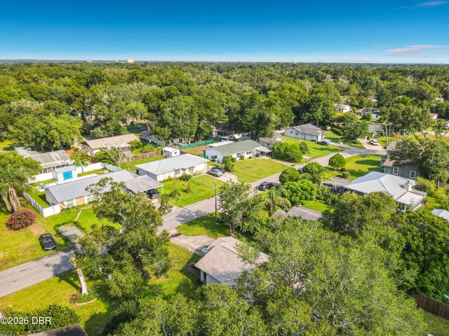 651 W Blue Lake Terrace, Deland, FL 32724