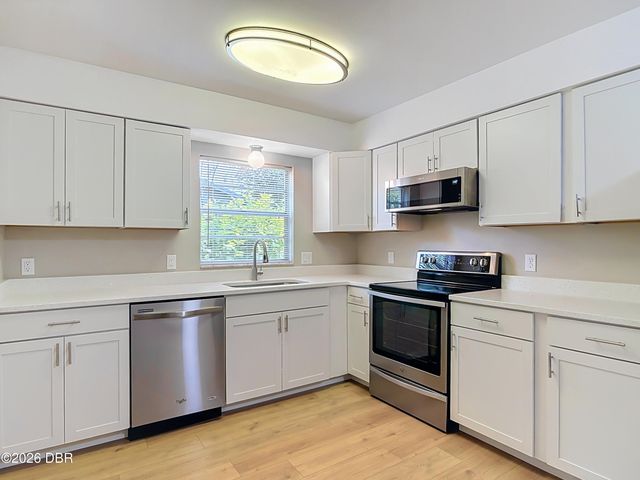 651 W Blue Lake Terrace, Deland, FL 32724