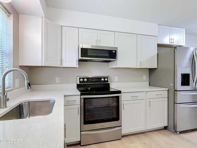 651 W Blue Lake Terrace, Deland, FL 32724