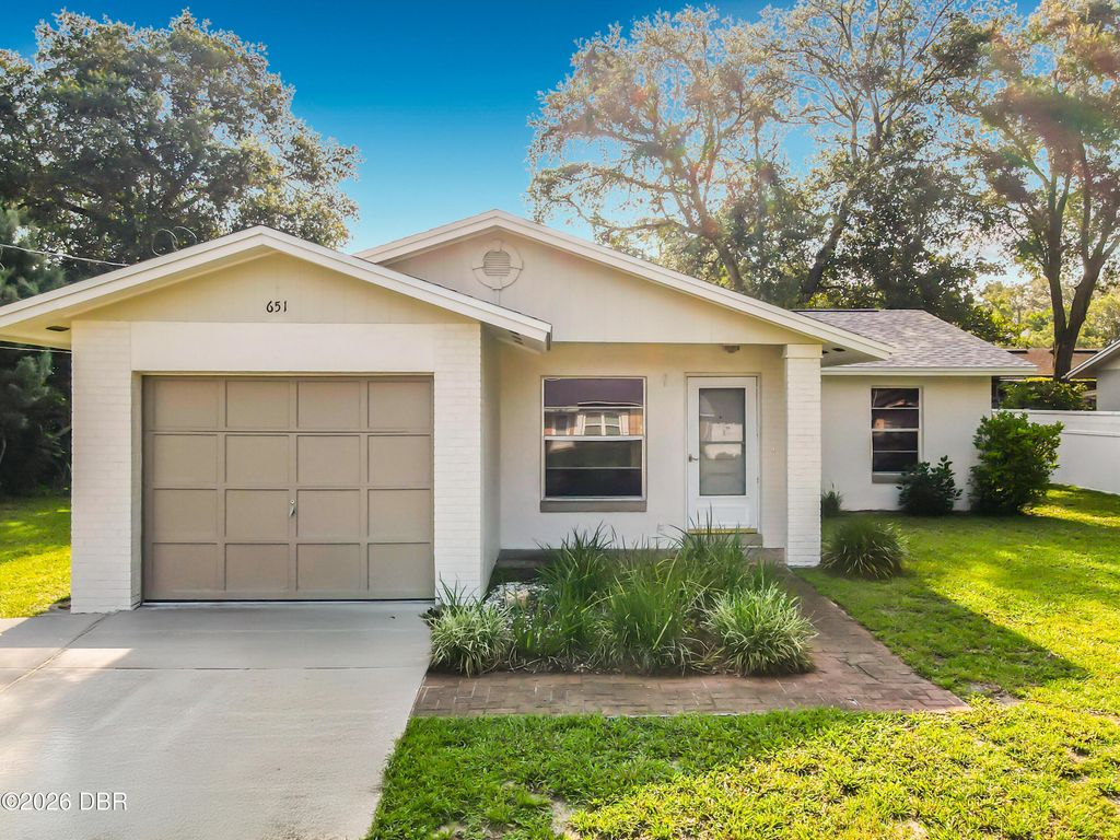 651 W Blue Lake Terrace, Deland, FL 32724