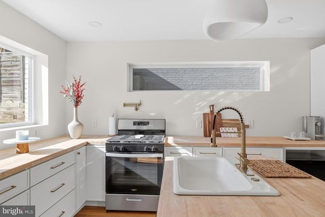 125 URELL PL NE, Washington, DC 20011