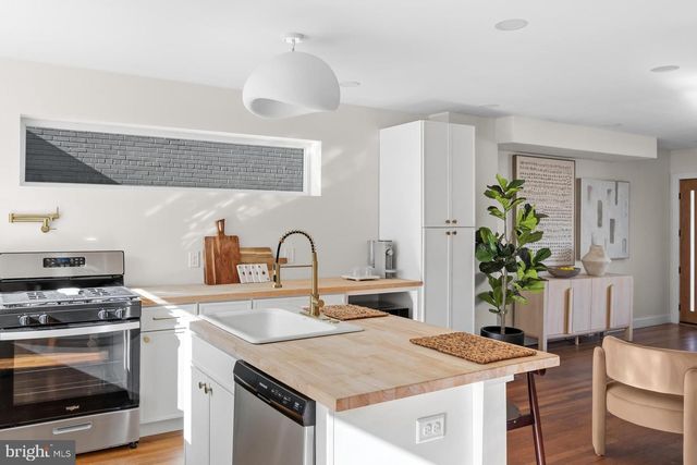 125 URELL PL NE, Washington, DC 20011