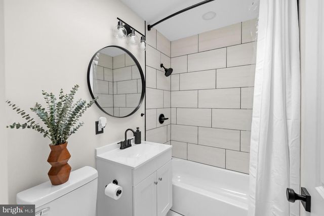 125 URELL PL NE, Washington, DC 20011