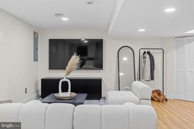 125 URELL PL NE, Washington, DC 20011