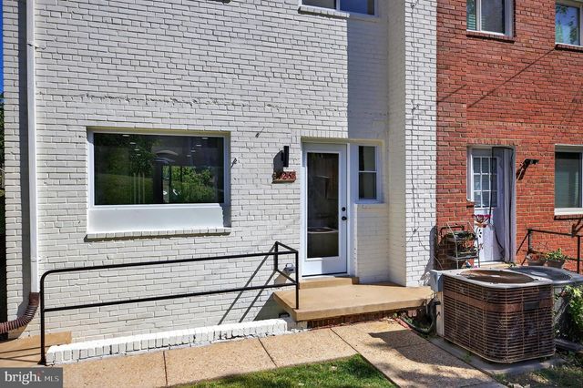 125 URELL PL NE, Washington, DC 20011