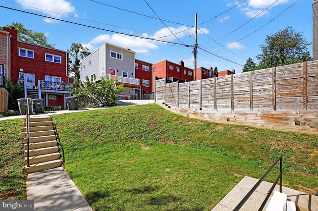 125 URELL PL NE, Washington, DC 20011